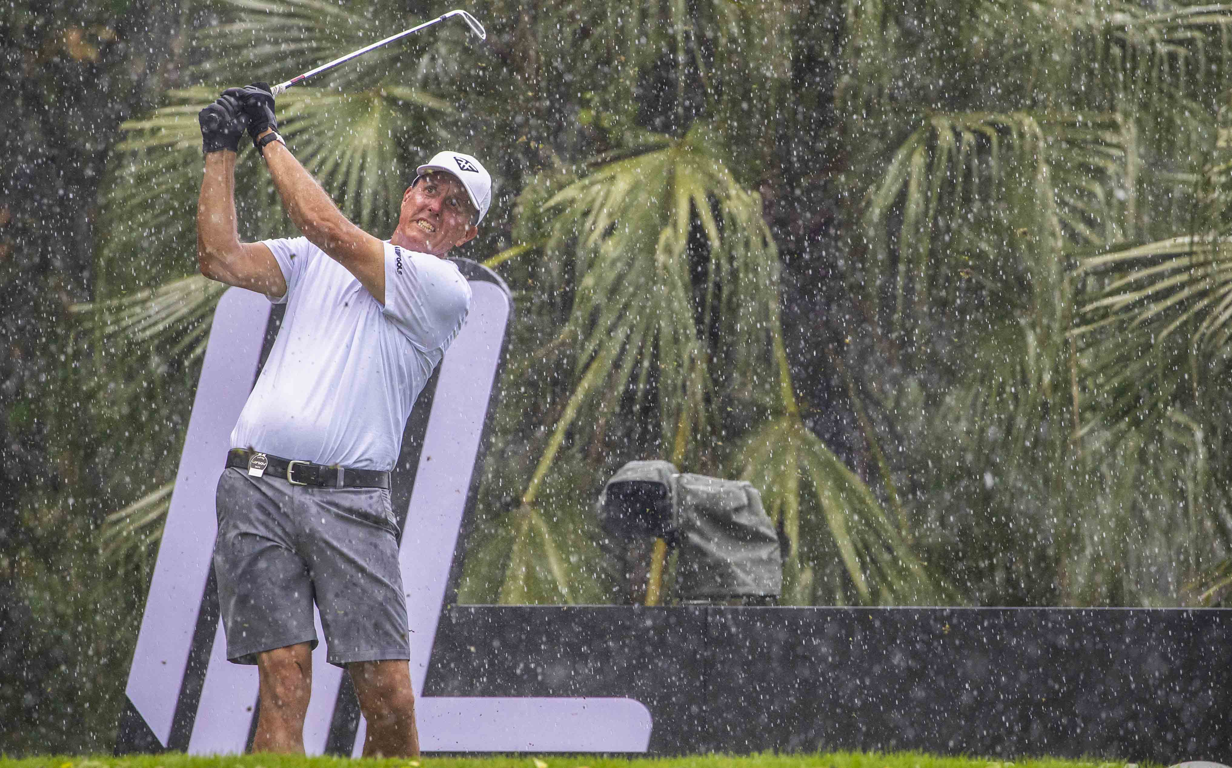 Phil Mickelson rain swing