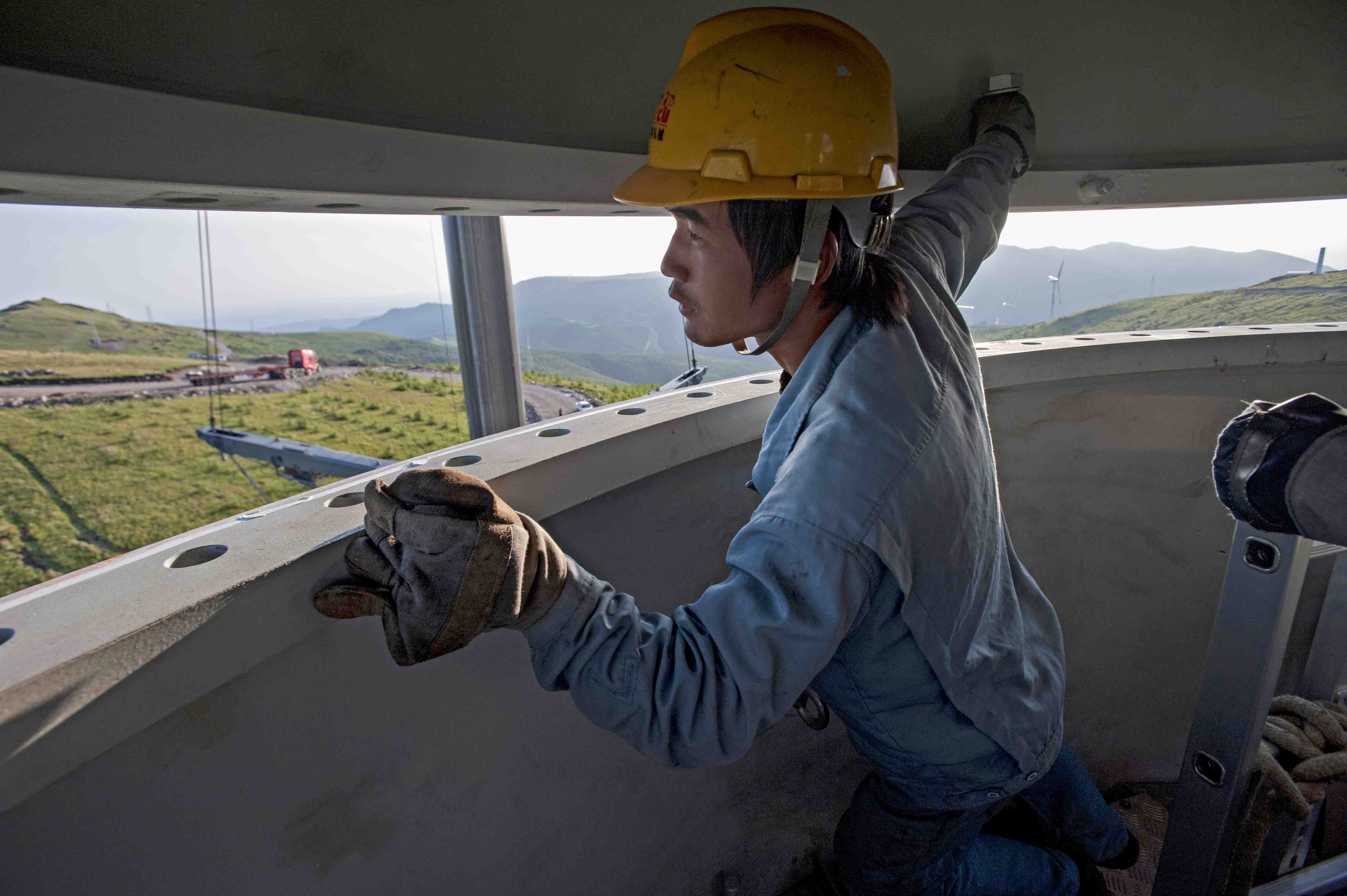 Worker in nacelle